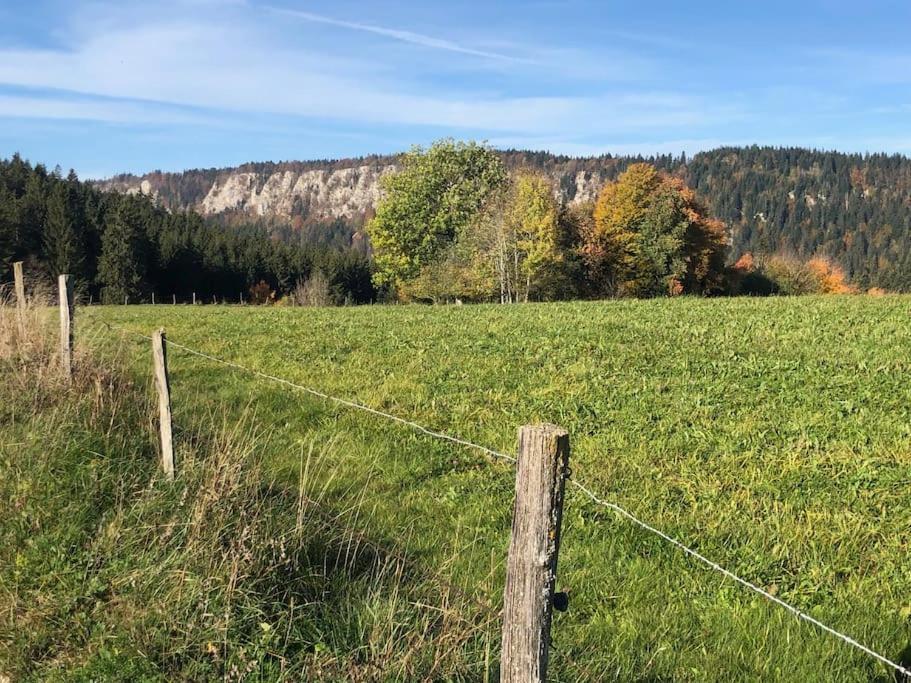 Nuit Insolite - La Cabane Du Haut-Doubs Les Gras Exterior foto